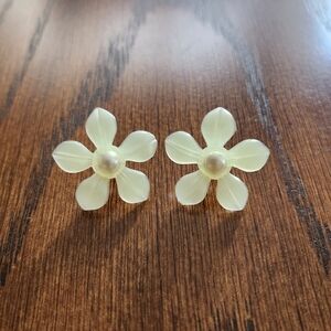 Elegant Cream Flower Earrings